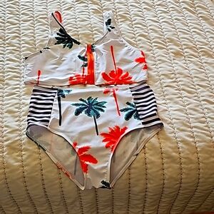Women's bathing suit